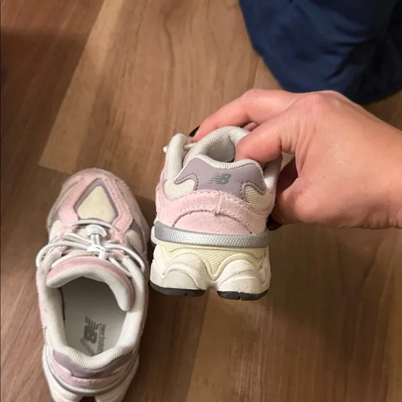 New Balance Kids Pink & Cream Suede Mesh Sneakers - Picture 6 of 7
